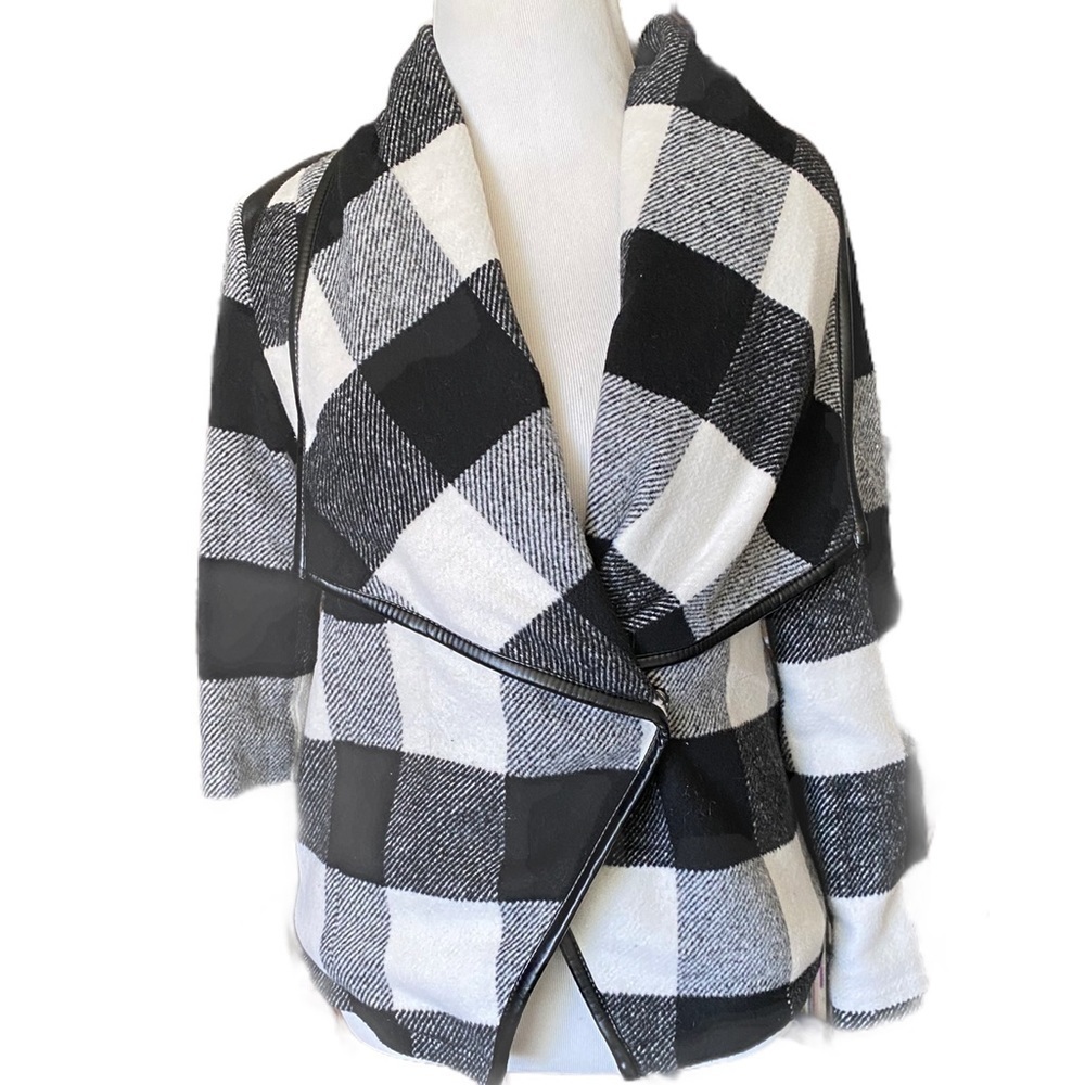 Sugarfly Black and white plaid jacket SZ L